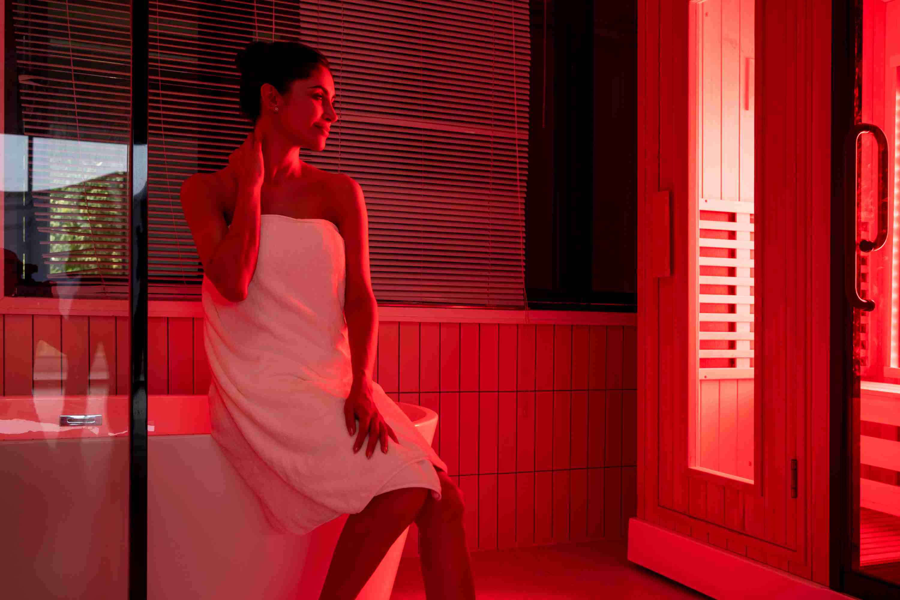 Can children and elderly people use a sauna room?